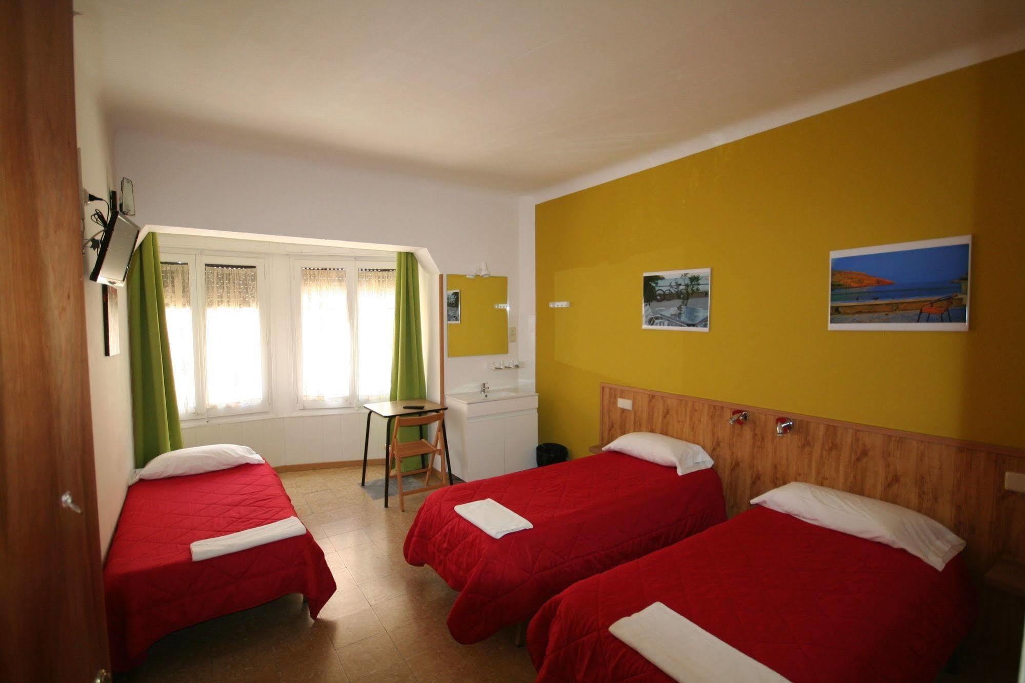 Hostal Juventus Portbou Eksteriør bilde