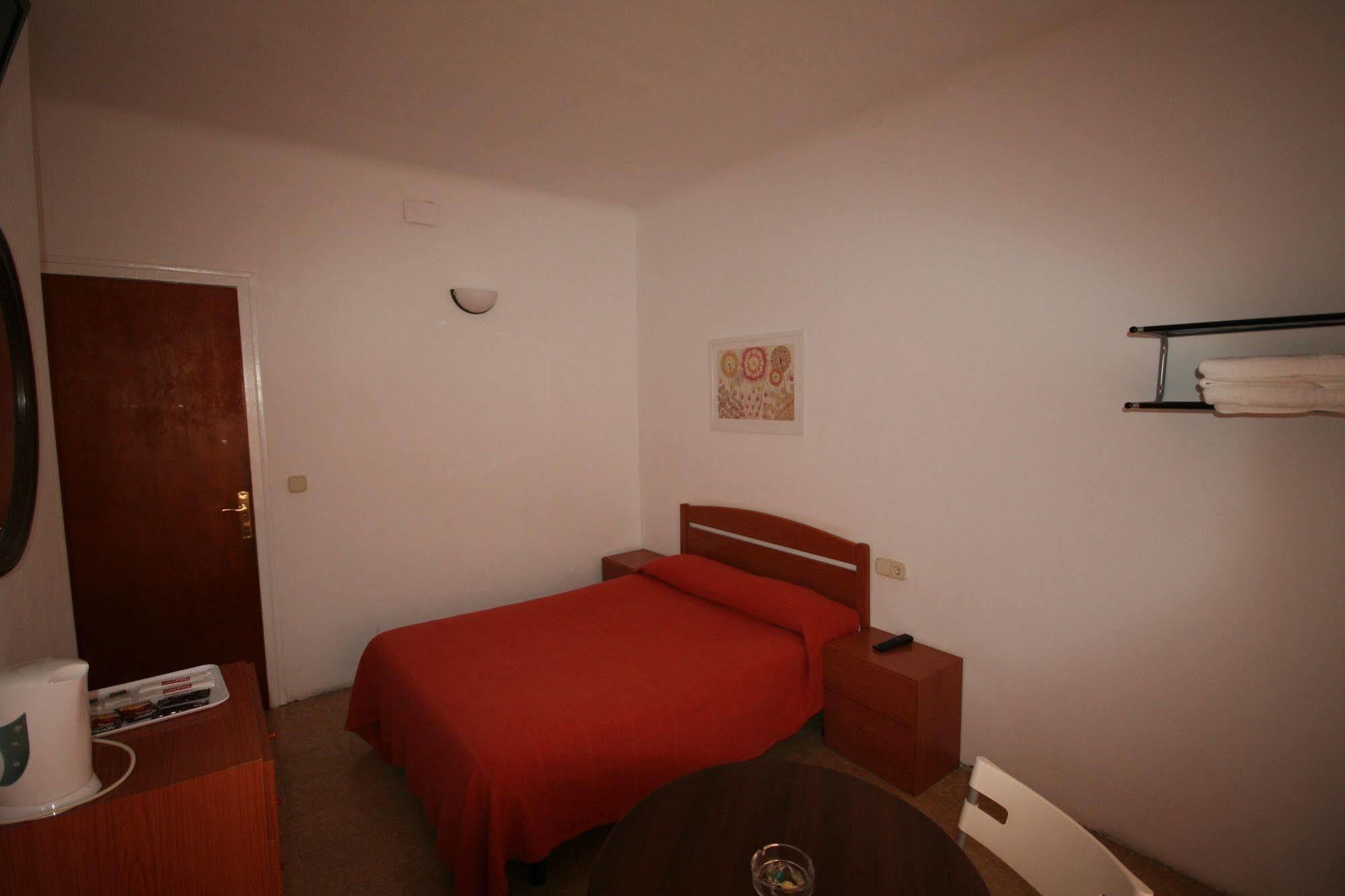 Hostal Juventus Portbou Eksteriør bilde